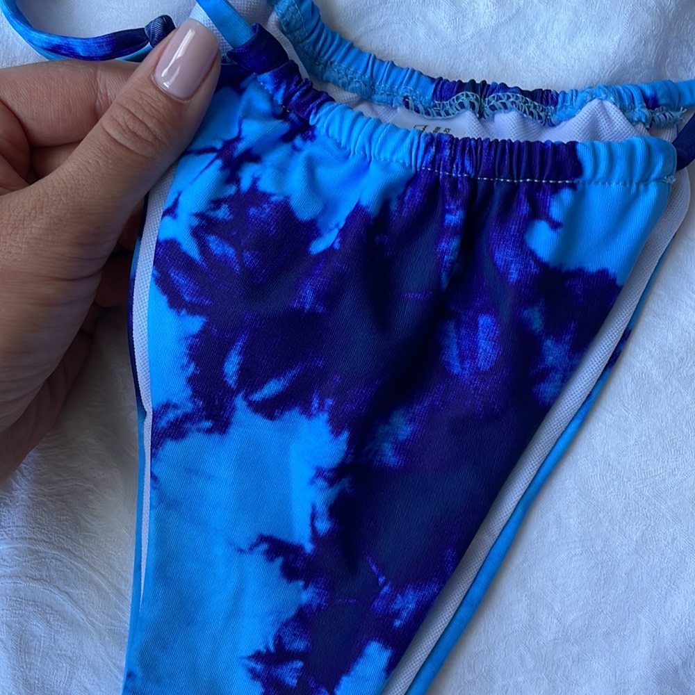 Bikini - Picture 4 of 4